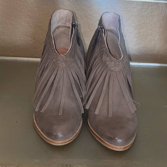 New fringe leather ankle booties 🎡 - Picture 6 of 12
